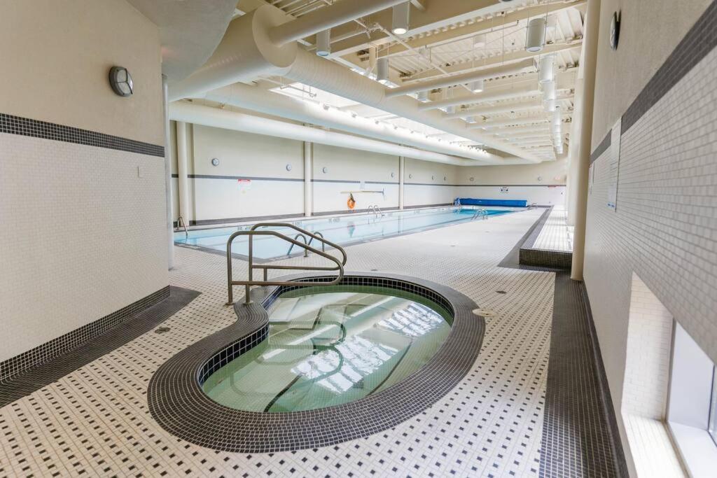 Downtown King Suite-Surround Views-Pool/Gym/Parkng Vancouver Luaran gambar