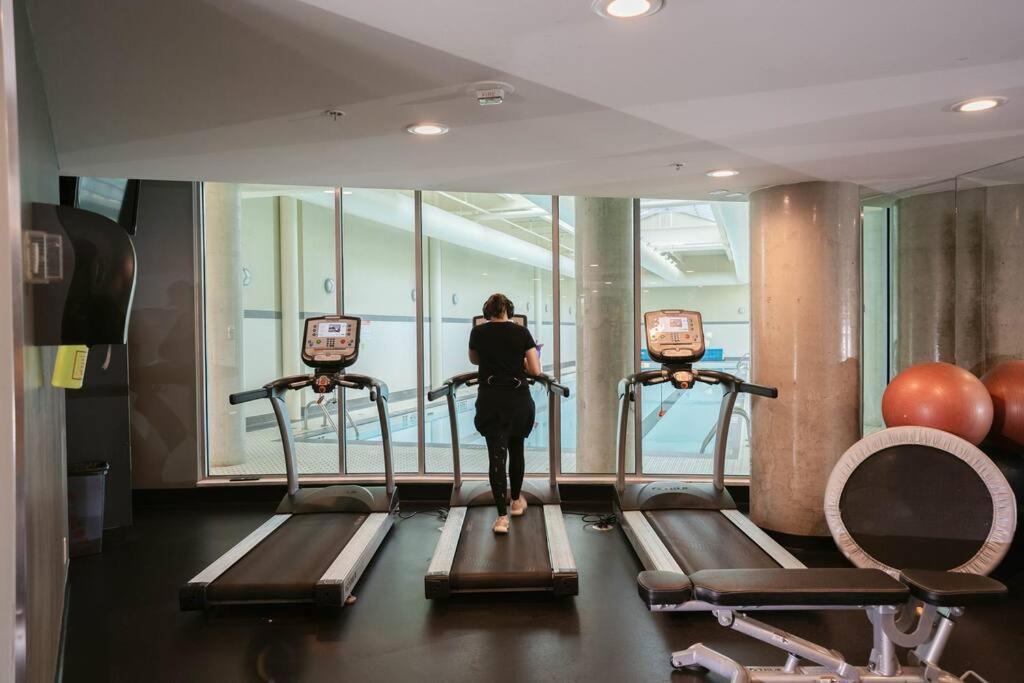 Downtown King Suite-Surround Views-Pool/Gym/Parkng Vancouver Luaran gambar